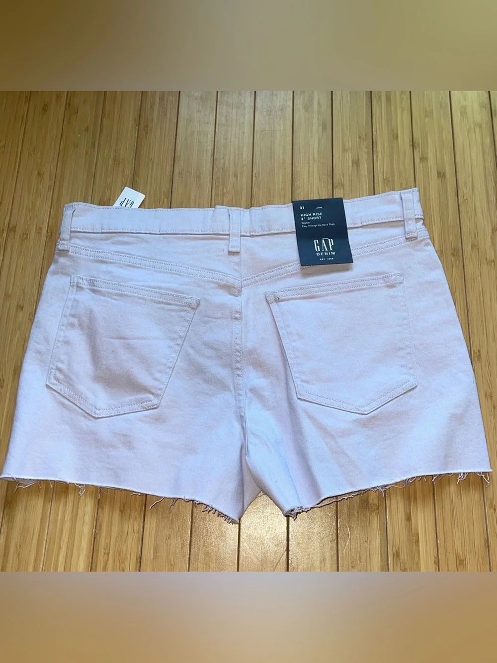 GAP High Rise 3 Inch Short